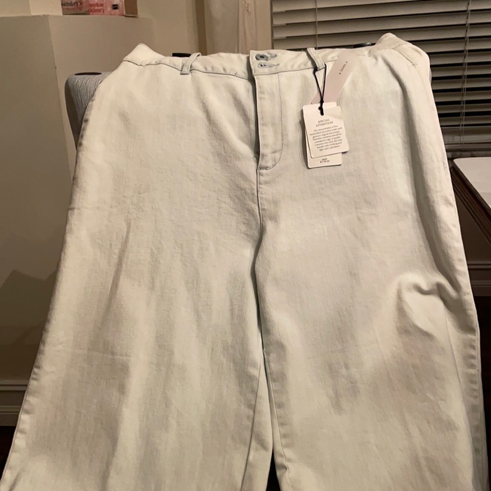 A love a size 30 crop wide-leg jeans. White wash color.